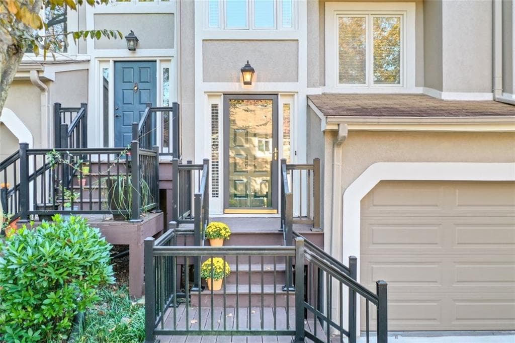 3 bedroom, 3 bathroom, 2,499 sq ft townhouse sold at 1209 Brookhaven Woods Court, Brookhaven, GA 30319