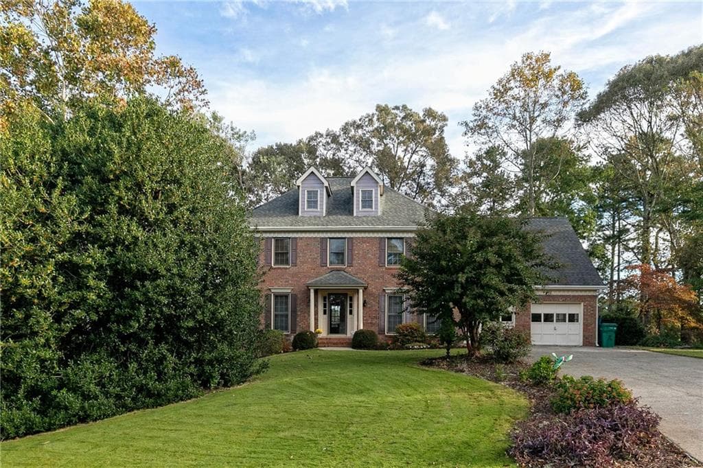 5 bedroom, 3 bathroom, 2,675 sq ft single family residence sold at 4982 Willow Creek Drive, Woodstock, GA 30188