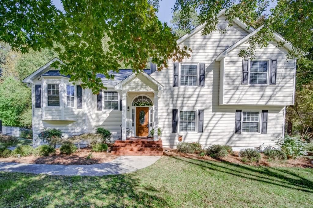 4 bedroom, 3 bathroom, 2,314 sq ft single family residence sold at 204 Mount Glen Court, Woodstock, GA 30188