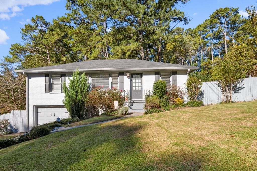 3 bedroom, 2 bathroom, 1,518 sq ft single family residence sold at 3367 Woodview Drive, Smyrna, GA 30082
