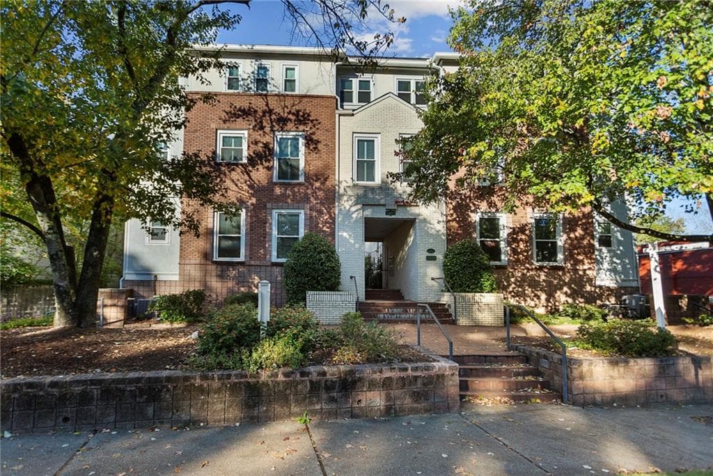 2 bedroom, 2 bathroom, 1,250 sq ft condominium sold at 1170 N Highland Avenue B9, Atlanta, GA 30306