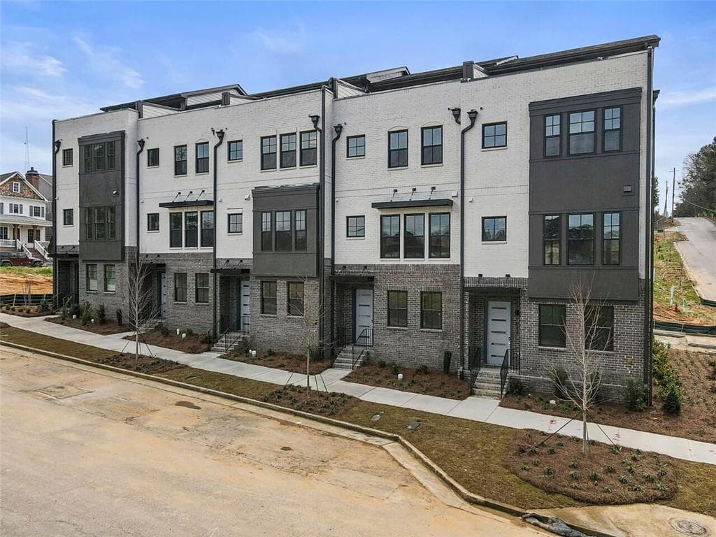 1325 Fairmont Avenue 28, Atlanta, GA 30318 — most recent listing photo