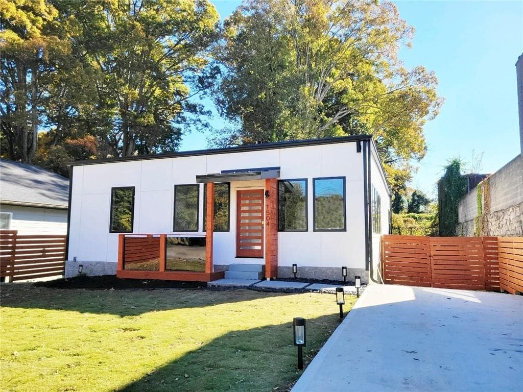 4 bedroom, 2 bathroom, 2,000 sq ft single family residence sold at 1504 Beecher Street, Atlanta, GA 30310