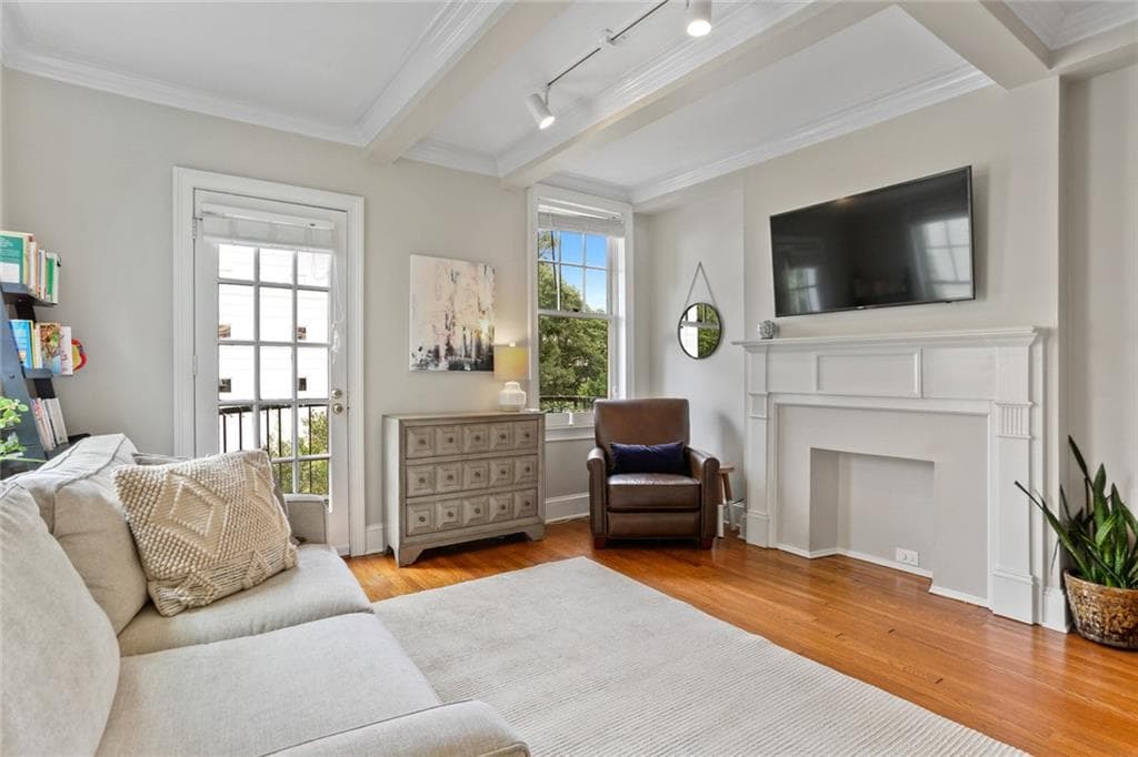 1 bedroom, 1 bathroom, 615 sq ft condominium sold at 2840 Peachtree Road 406, Atlanta, GA 30305
