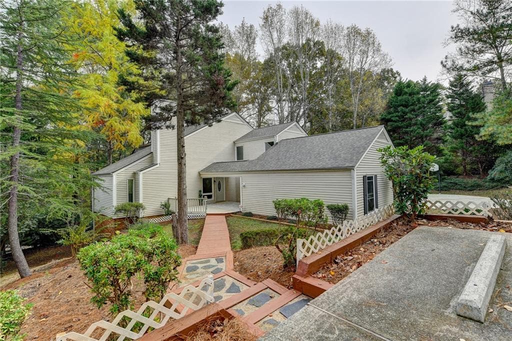 5 bedroom, 5 bathroom, 4,078 sq ft single family residence sold at 9055 Barnwell Road, Alpharetta, GA 30022