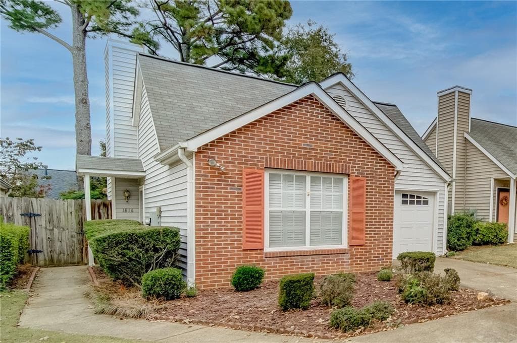 3 bedroom, 2 bathroom, 988 sq ft single family residence sold at 1816 Commonwealth Drive, Woodstock, GA 30188