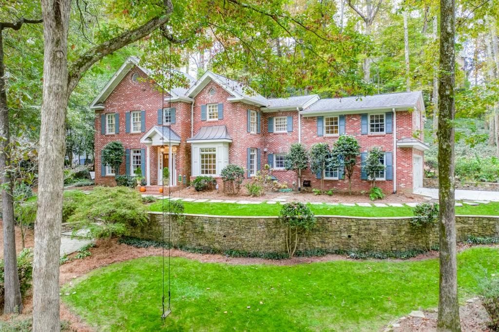 4 bedroom, 4 bathroom, 4,126 sq ft single family residence sold at 2755 Mornington Drive, Atlanta, GA 30327