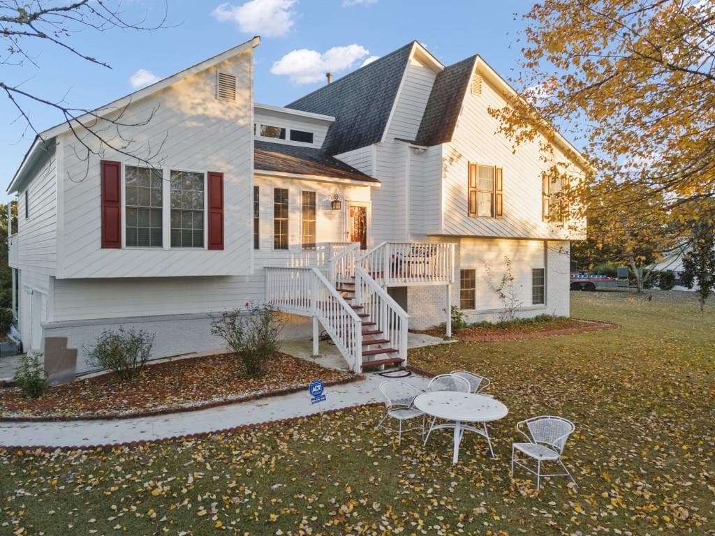 6 bedroom, 4 bathroom, 4,686 sq ft single family residence sold at 4312 Yeager Road, Douglasville, GA 30135