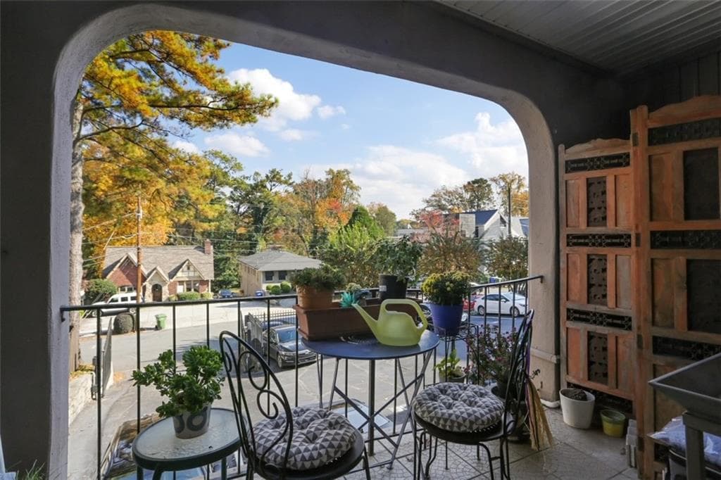 1 bedroom, 1 bathroom, 750 sq ft condominium sold at 395 Pharr Road 203, Atlanta, GA 30305