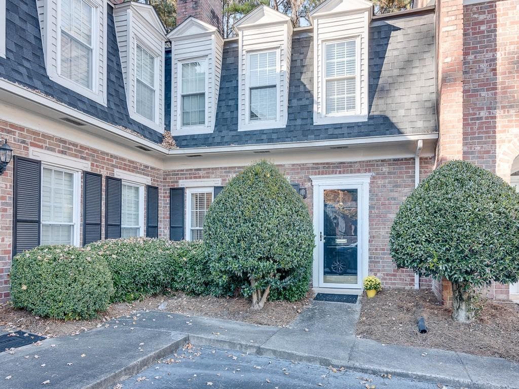 2 bedroom, 3 bathroom, 1,320 sq ft condominium sold at 11 Valley Forge Place, Atlanta, GA 30318