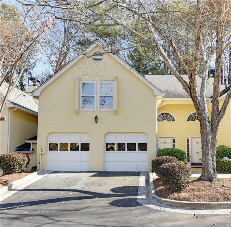 3 bedroom, 3 bathroom, 2,230 sq ft condominium sold at 3911 Ashford Lake Court, Brookhaven, GA 30319
