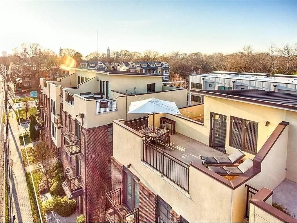 1 bedroom, 1 bathroom, 1,104 sq ft condominium sold at 1300 Dekalb Avenue 231, Atlanta, GA 30307