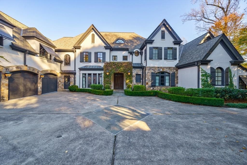 6 bedroom, 10 bathroom, 10,589 sq ft single family residence sold at 3895 The Highlands, Atlanta, GA 30327
