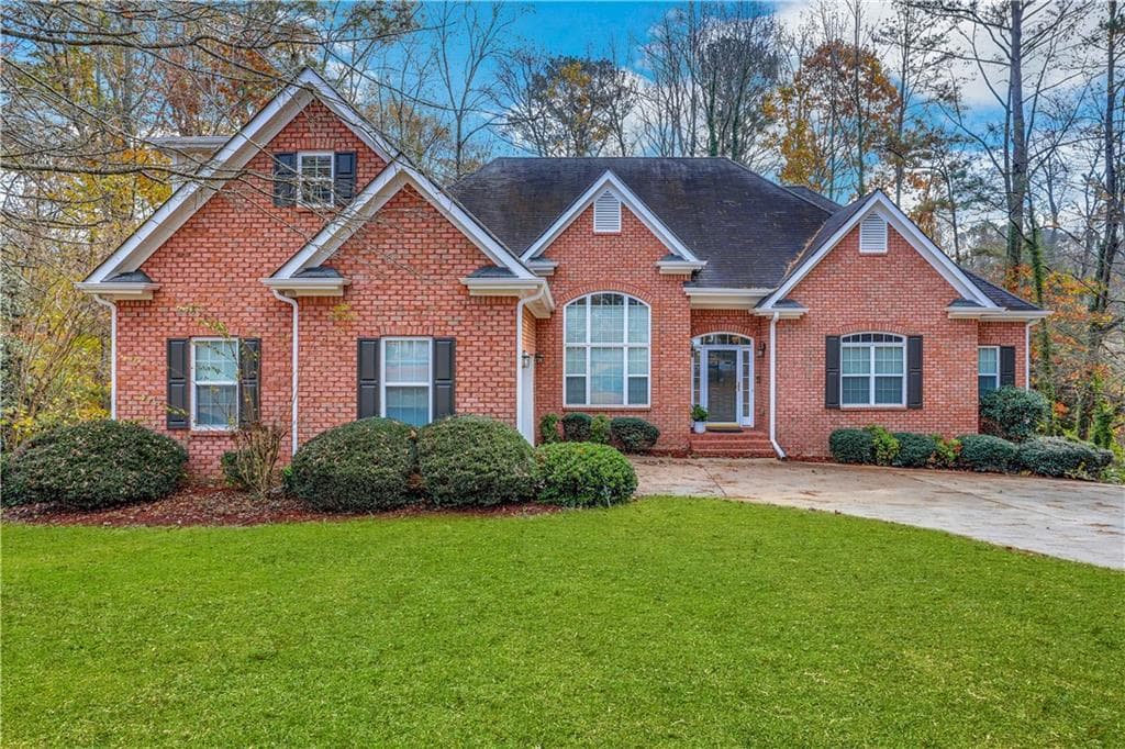 4 bedroom, 3 bathroom, 2,627 sq ft single family residence sold at 2800 Peyton Crossing Drive, Atlanta, GA 30311