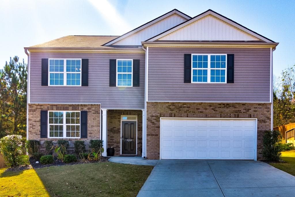 4 bedroom, 3 bathroom, 2,748 sq ft single family residence sold at 3204 Lilac Creek Trail, Gainesville, GA 30507