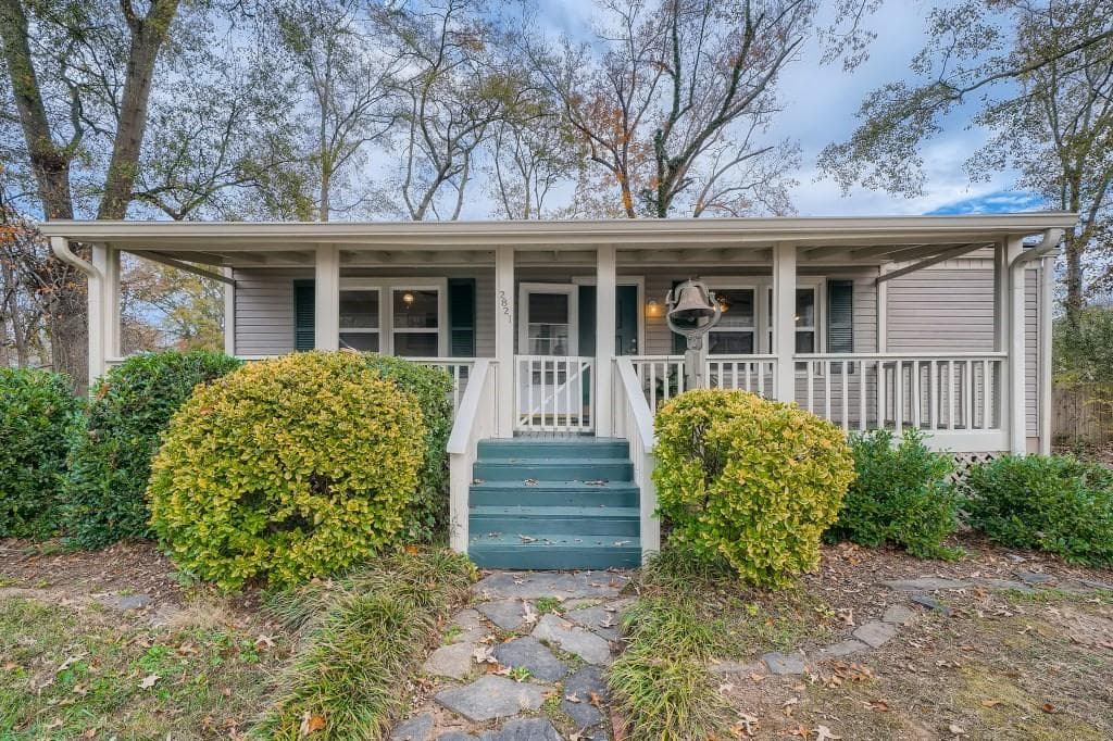 2 bedroom, 1 bathroom, 1,012 sq ft single family residence sold at 2821 Walker Court, Smyrna, GA 30080