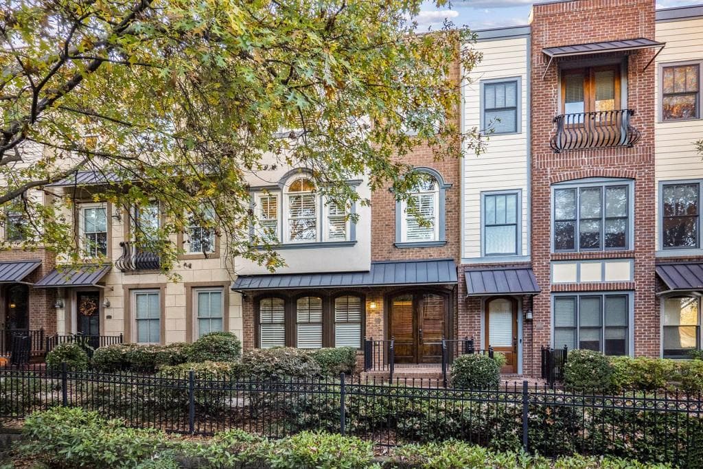 3 bedroom, 4 bathroom, 2,221 sq ft townhouse sold at 1229 Mecaslin Street 6, Atlanta, GA 30318