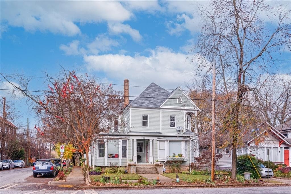2 bedroom, 2 bathroom, 1,128 sq ft condominium sold at 980 Saint Charles Avenue Unit 4, Atlanta, GA 30306