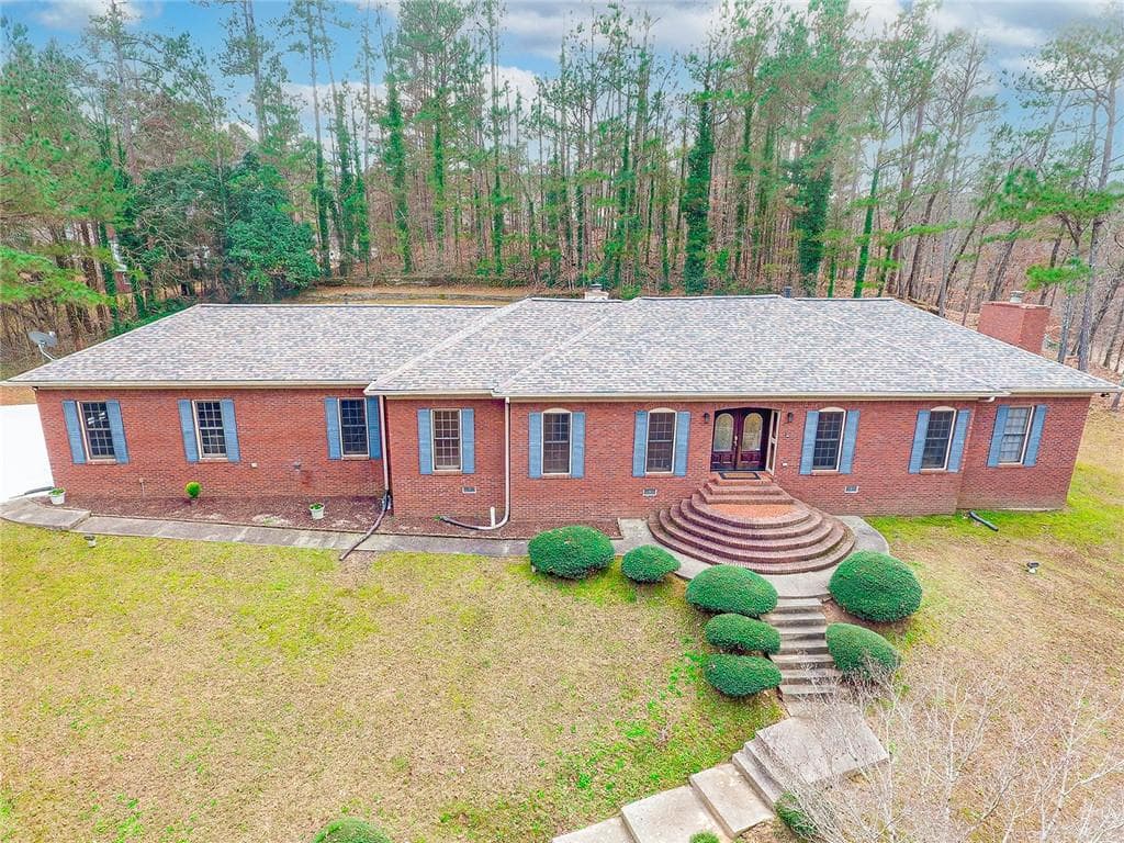 3 bedroom, 3 bathroom, 2,675 sq ft single family residence sold at 1775 Niskey Lake Trail, Atlanta, GA 30331
