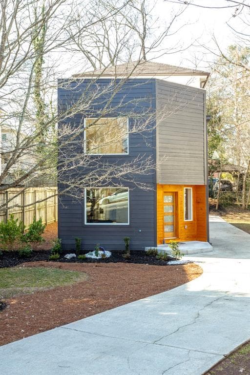 4 bedroom, 5 bathroom, 2,901 sq ft single family residence sold at 215 Madison Avenue, Decatur, GA 30030