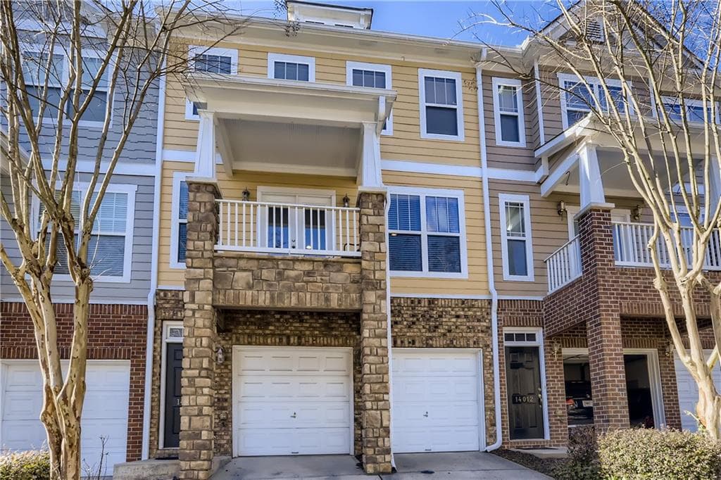 3 bedroom, 4 bathroom, 2,390 sq ft townhouse sold at 14008 Portside Bend, Alpharetta, GA 30004