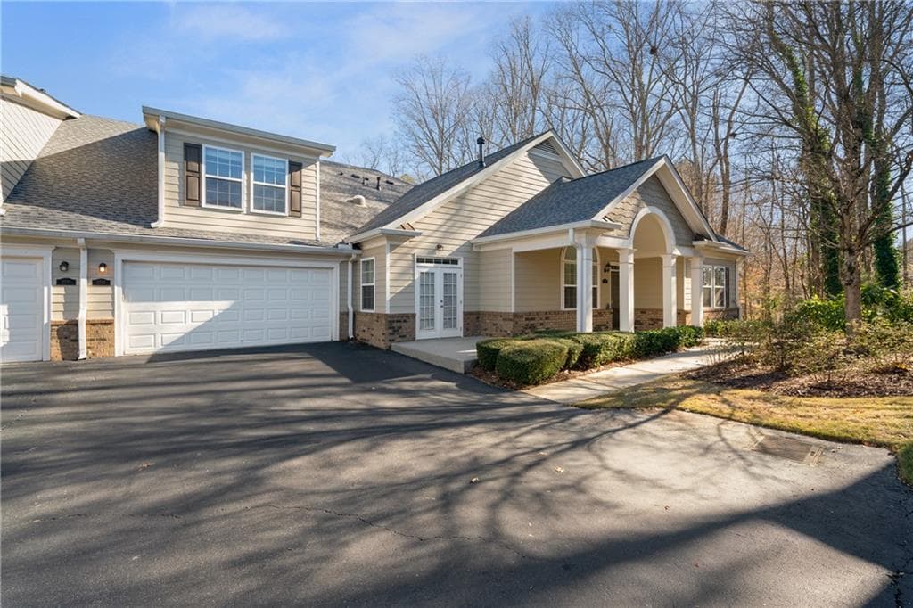 3 bedroom, 3 bathroom, 2,146 sq ft condominium sold at 2597 Grapevine Circle, Cumming, GA 30041