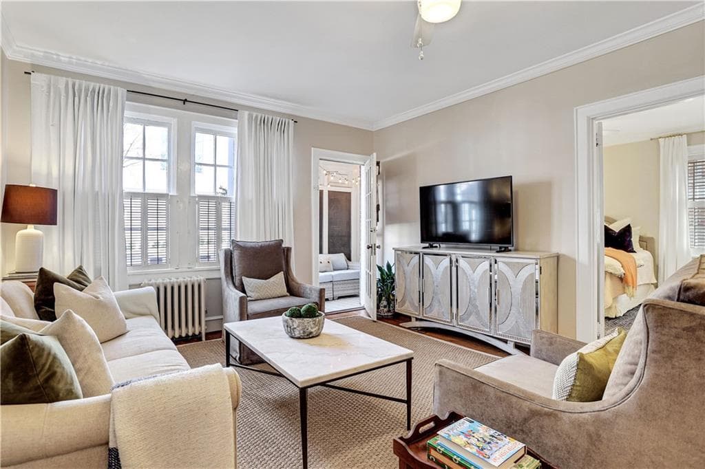 2 bedroom, 1 bathroom, 970 sq ft condominium sold at 8 Collier Road A1, Atlanta, GA 30309