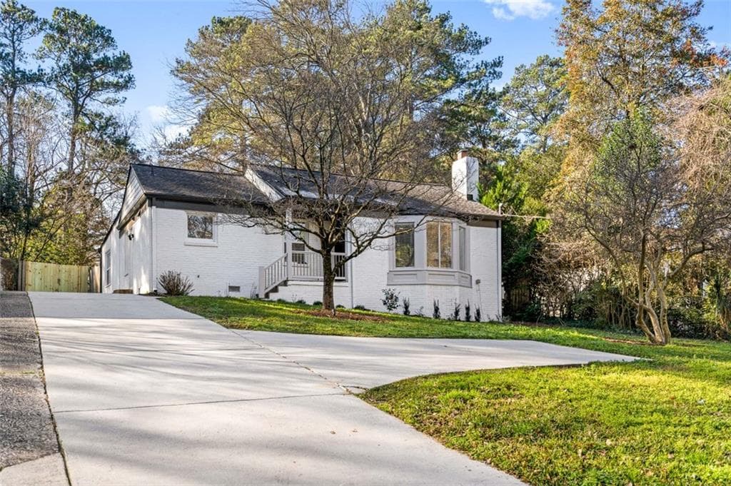 3 bedroom, 2 bathroom single family residence sold at 995 LINDBERGH Drive, Atlanta, GA 30324