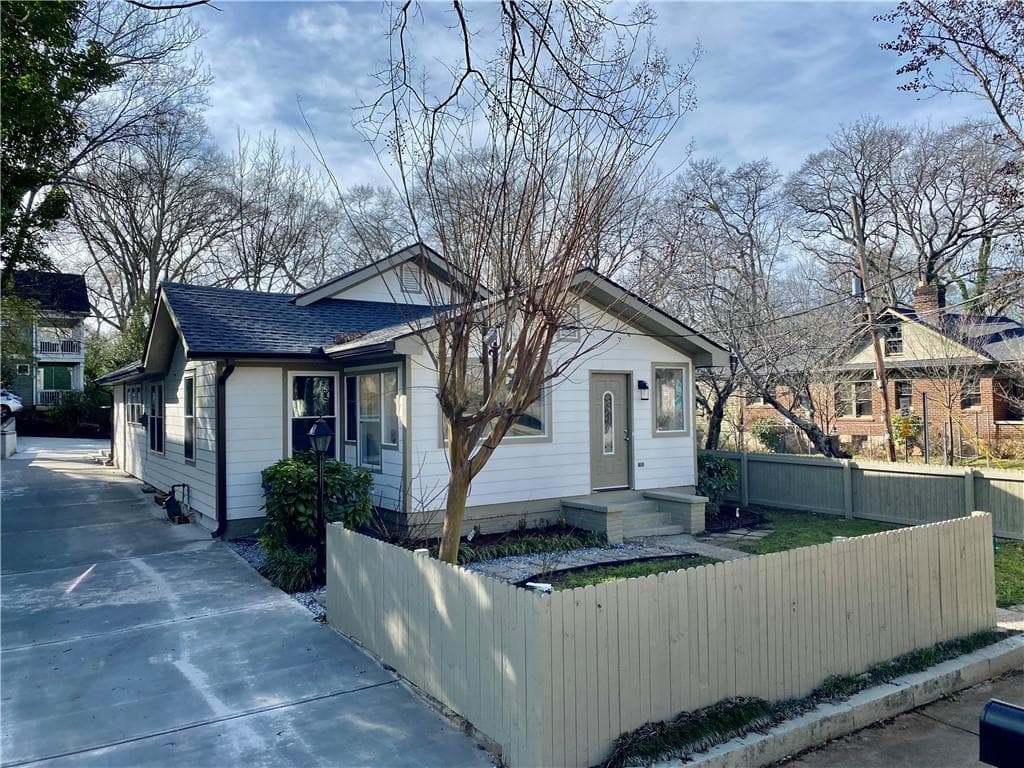3 bedroom, 2 bathroom single family residence sold at 1277 Hardee Street, Atlanta, GA 30307