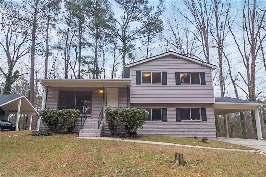 3 bedroom, 3 bathroom, 1,040 sq ft single family residence sold at 428 Plainville Drive, Atlanta, GA 30331