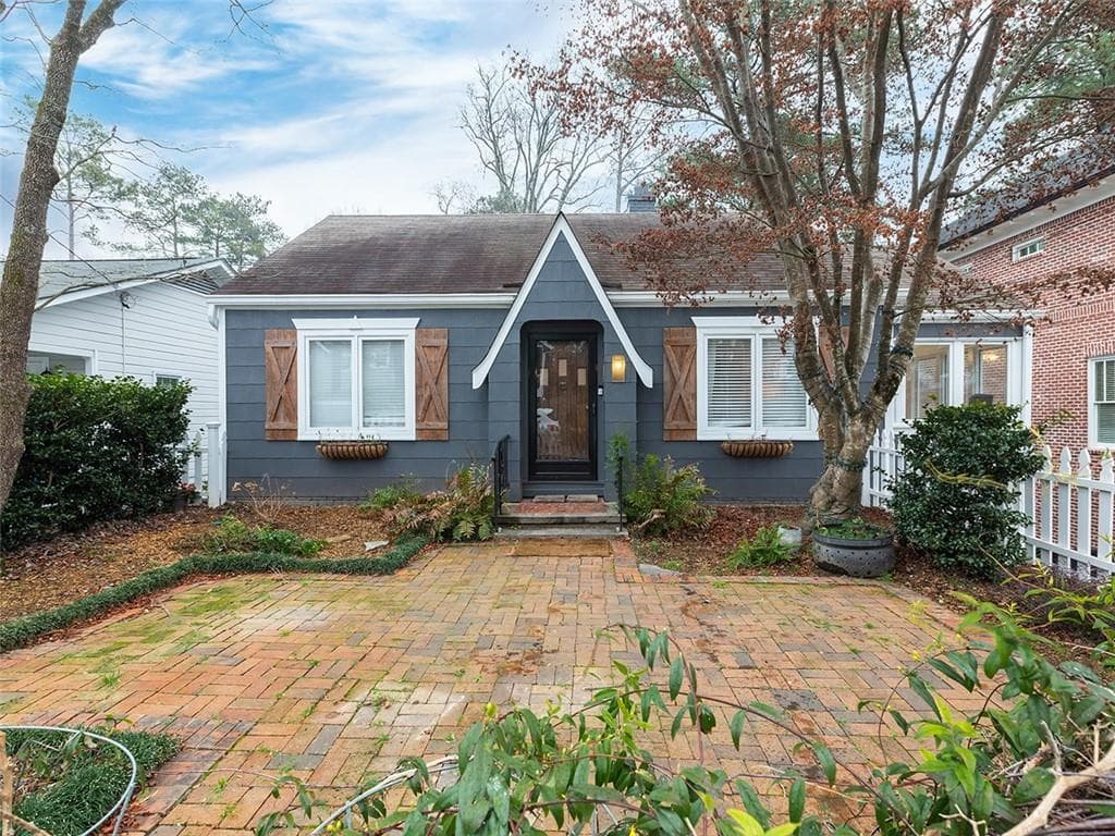 4 bedroom, 2 bathroom, 2,400 sq ft single family residence sold at 2331 Shenandoah Avenue, Atlanta, GA 30305
