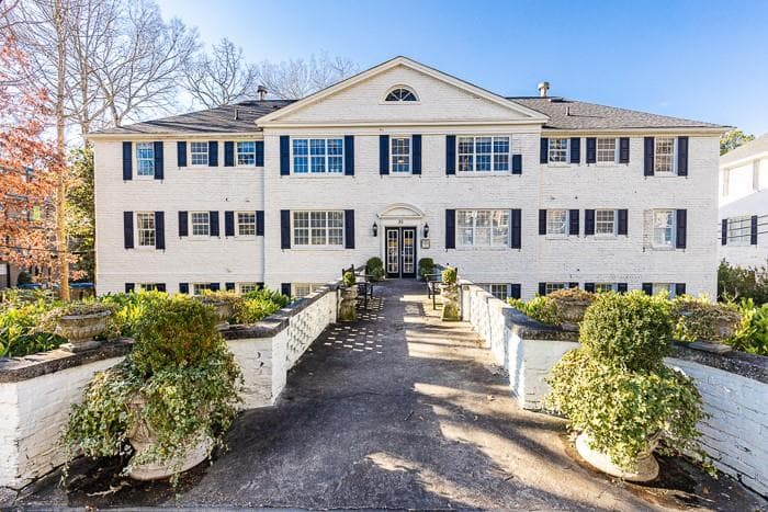1 bedroom, 1 bathroom, 1,080 sq ft condominium sold at 35 Sheridan Drive 10, Atlanta, GA 30305