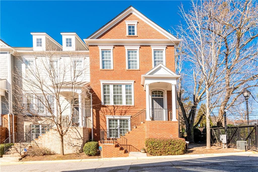 3 bedroom, 4 bathroom, 1,845 sq ft townhouse sold at 2348 Limehurst Drive, Brookhaven, GA 30319