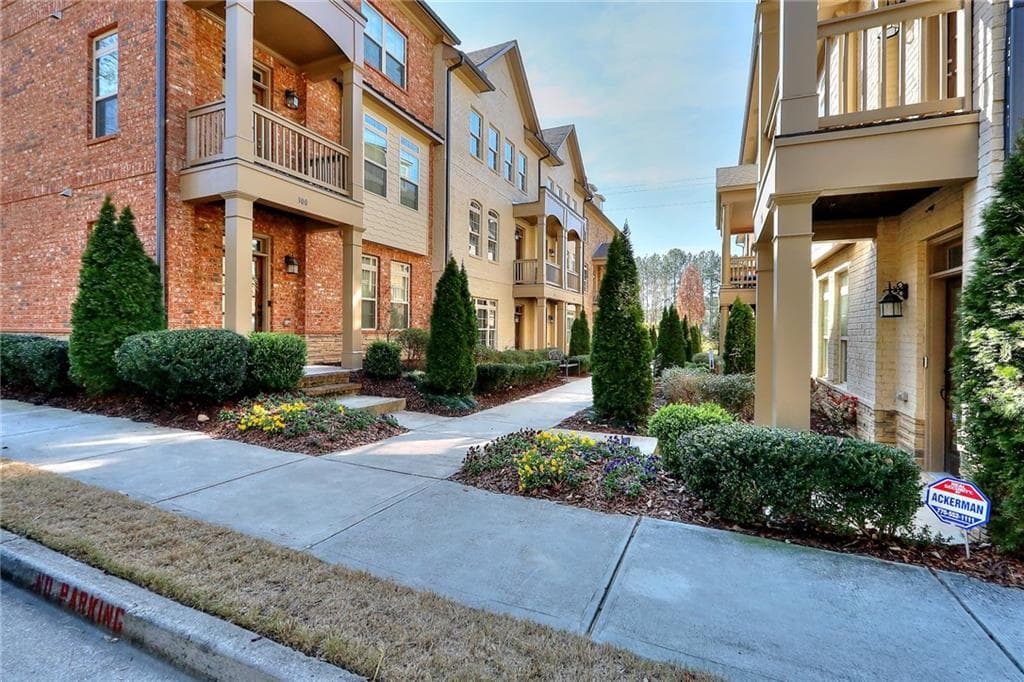 4 bedroom, 4 bathroom, 2,508 sq ft townhouse sold at 304 Garland Woods Court, Smyrna, GA 30080