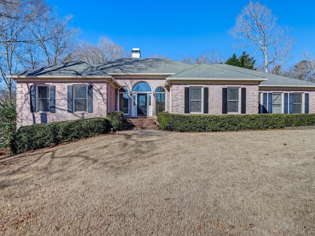 6 bedroom, 3 bathroom, 6,608 sq ft single family residence sold at 1253 Olde Lexington Road, Hoschton, GA 30548