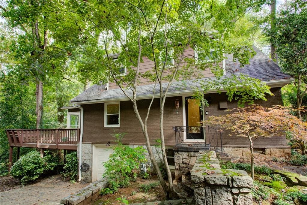 3 bedroom, 2 bathroom, 1,500 sq ft single family residence sold at 2891 Ridgemore Road, Atlanta, GA 30318