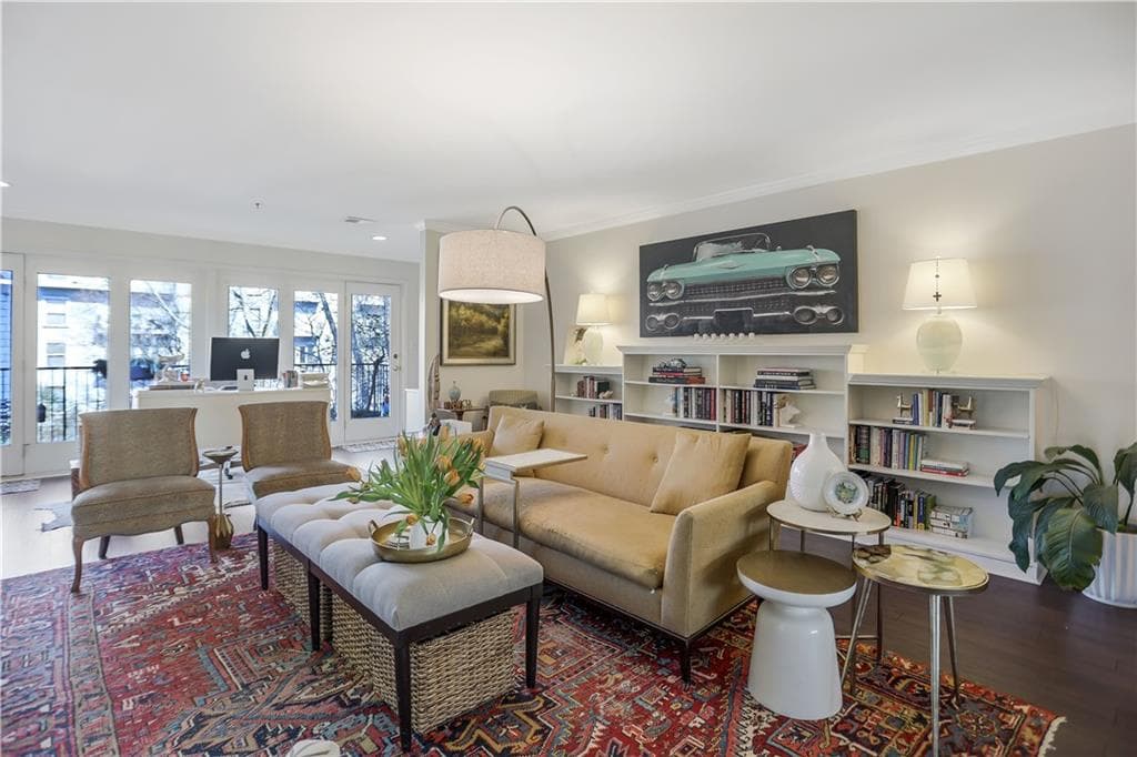 2 bedroom, 3 bathroom, 1,504 sq ft condominium sold at 3201 Lenox Road 30, Atlanta, GA 30324