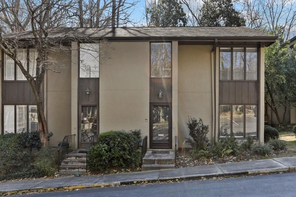 2 bedroom, 3 bathroom, 1,340 sq ft townhouse sold at 46 Ivy Ridge, Atlanta, GA 30342