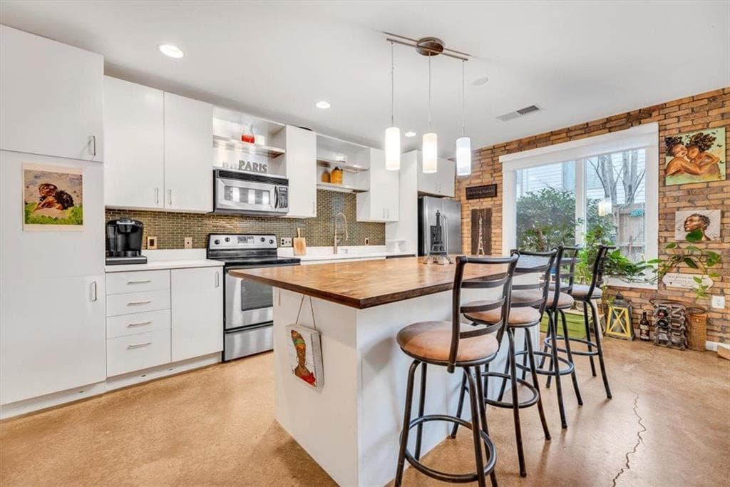 2 bedroom, 2 bathroom, 1,263 sq ft townhouse sold at 1288 VAN ALLEN Mews, Atlanta, GA 30318