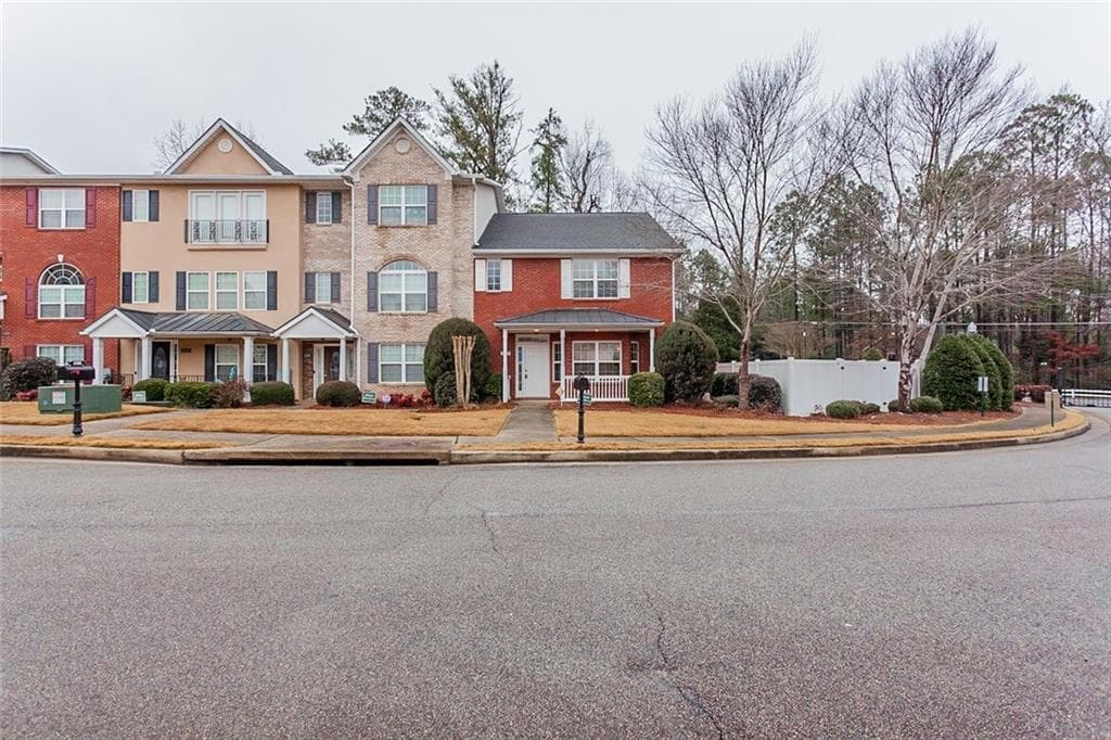 2 bedroom, 3 bathroom, 1,618 sq ft townhouse sold at 5610 Garden Circle, Douglasville, GA 30135
