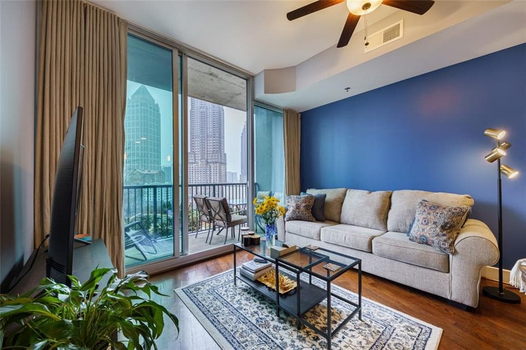 1 bedroom, 1 bathroom, 768 sq ft condominium sold at 1080 PEACHTREE Street 1014, Atlanta, GA 30309