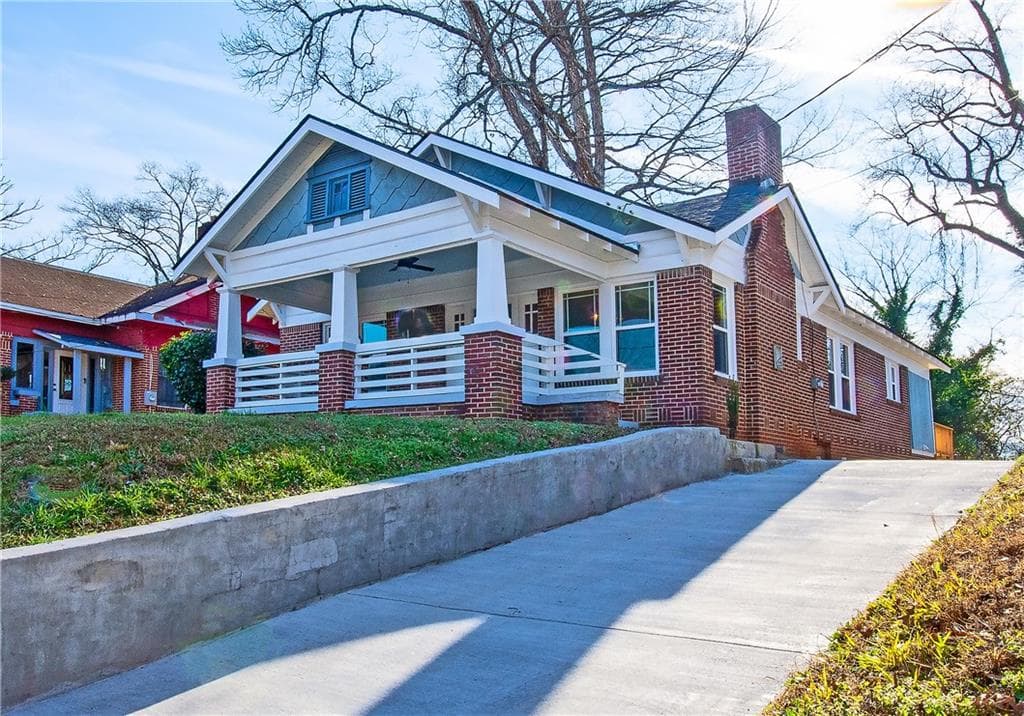3 bedroom, 2 bathroom, 1,536 sq ft single family residence sold at 1360 Donnelly Avenue, Atlanta, GA 30310