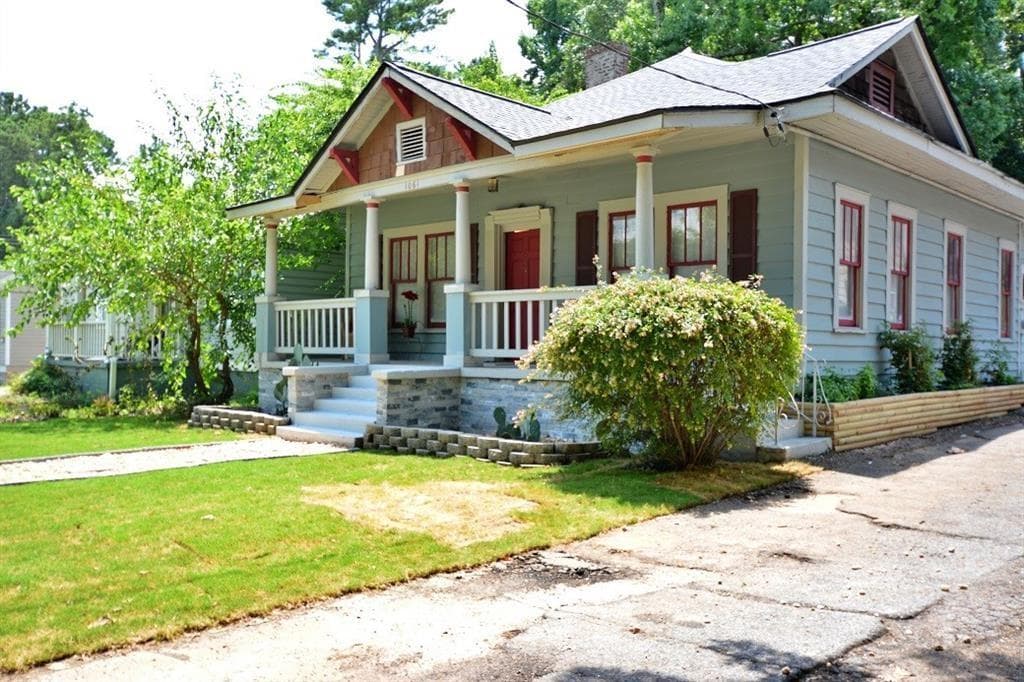 2 bedroom, 1 bathroom, 1,320 sq ft single family residence sold at 1061 Moreland Avenue, Atlanta, GA 30316