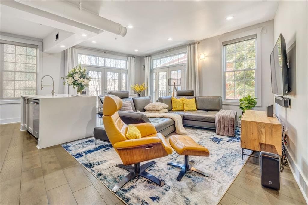 2 bedroom, 2 bathroom, 1,212 sq ft condominium sold at 1029 Piedmont Avenue 205, Atlanta, GA 30309