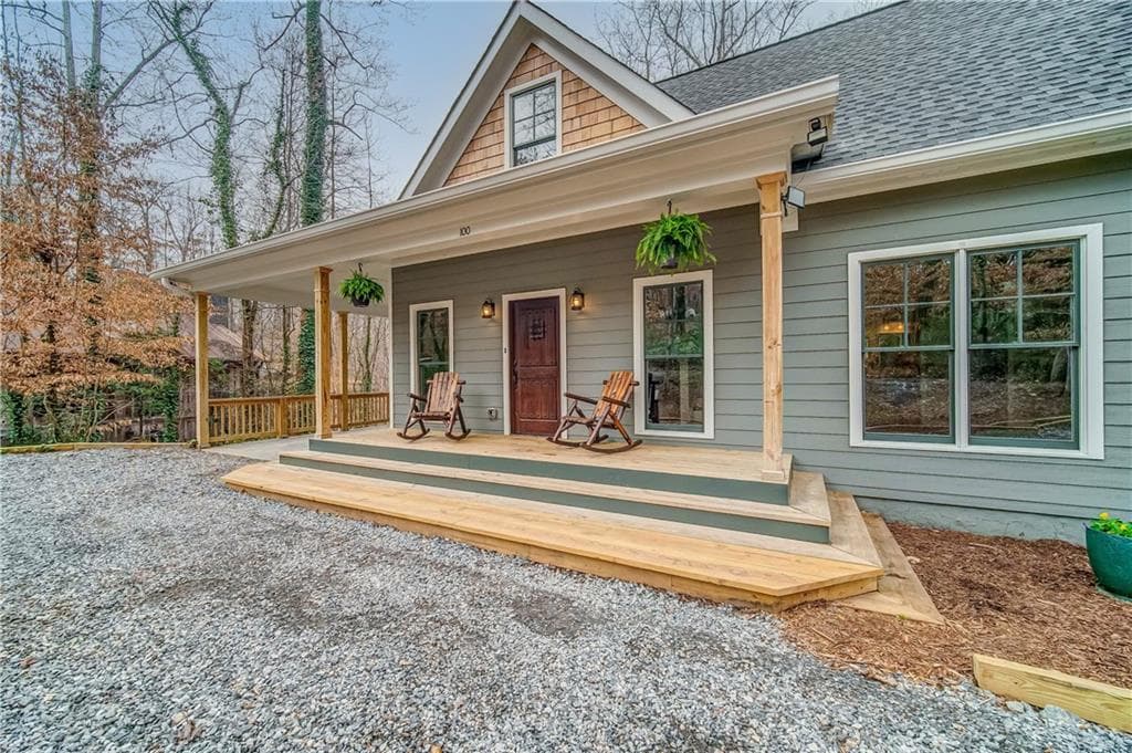 4 bedroom, 5 bathroom, 2,529 sq ft single family residence sold at 100 Laurel Street, Roswell, GA 30075