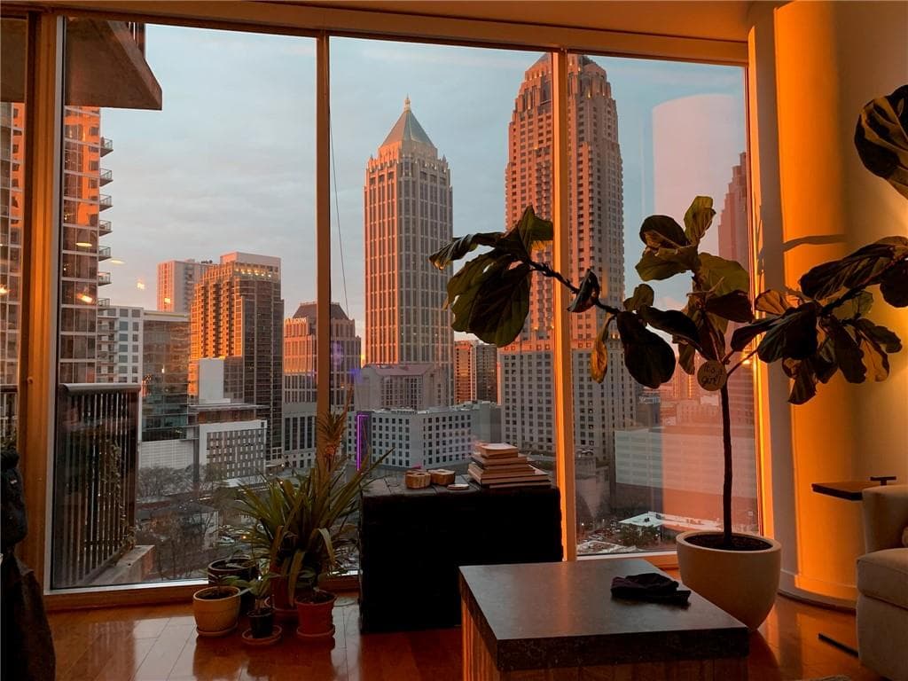 2 bedroom, 2 bathroom, 1,386 sq ft condominium sold at 1080 Peachtree Street 1302, Atlanta, GA 30309