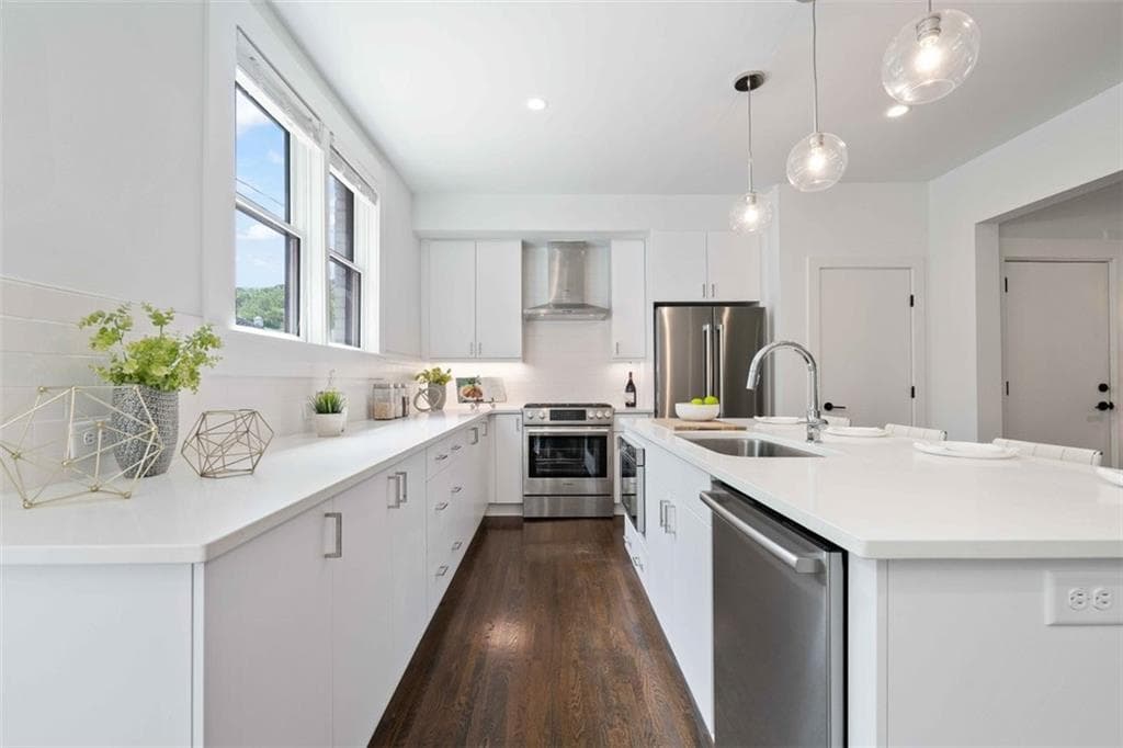 2 bedroom, 2 bathroom, 1,357 sq ft condominium sold at 58 Peachtree Memorial Drive 58-1, Atlanta, GA 30309