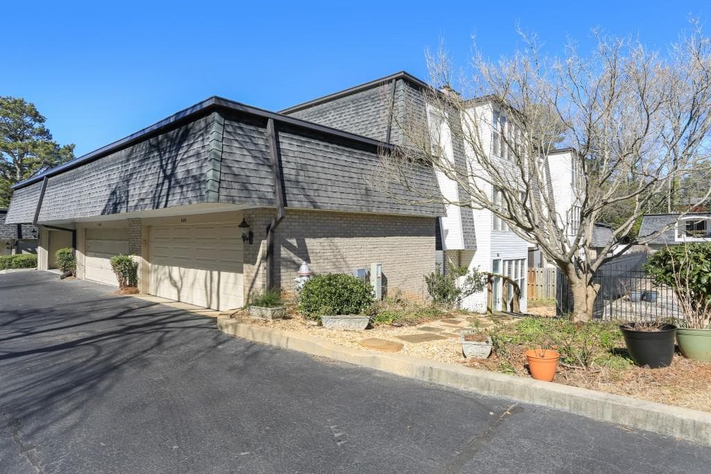 2 bedroom, 2 bathroom, 1,602 sq ft condominium sold at 5105 Chemin De Vie, Atlanta, GA 30342