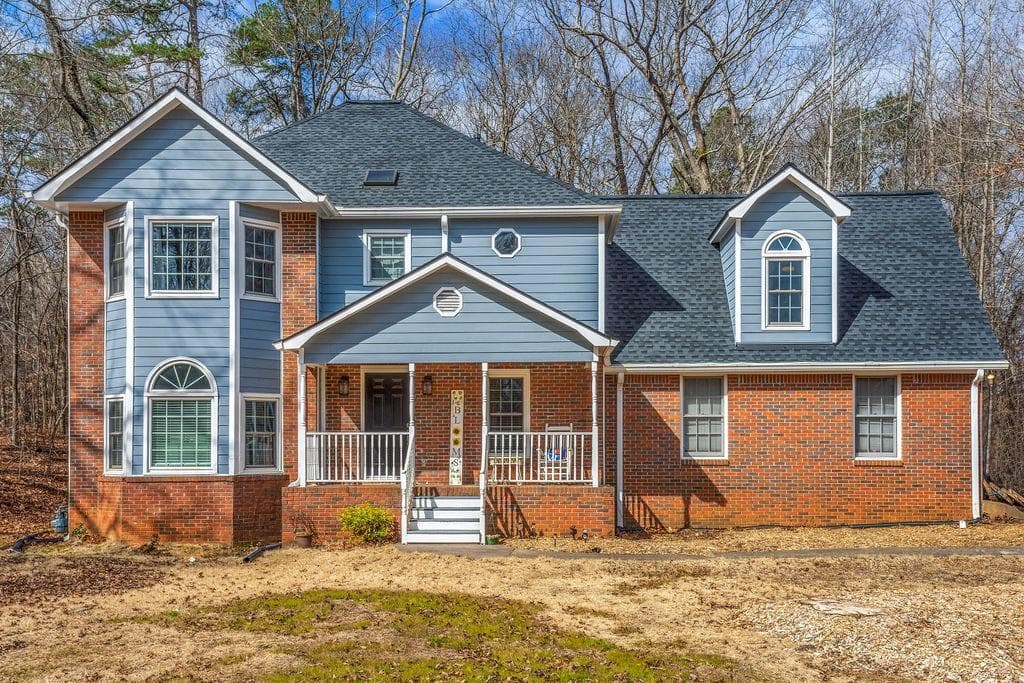 4 bedroom, 3 bathroom, 2,802 sq ft single family residence sold at 232 Lakewood Drive, Carrollton, GA 30117