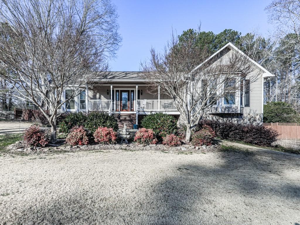 3 bedroom, 2 bathroom, 2,742 sq ft single family residence sold at 515 E Cherokee Court, Woodstock, GA 30188